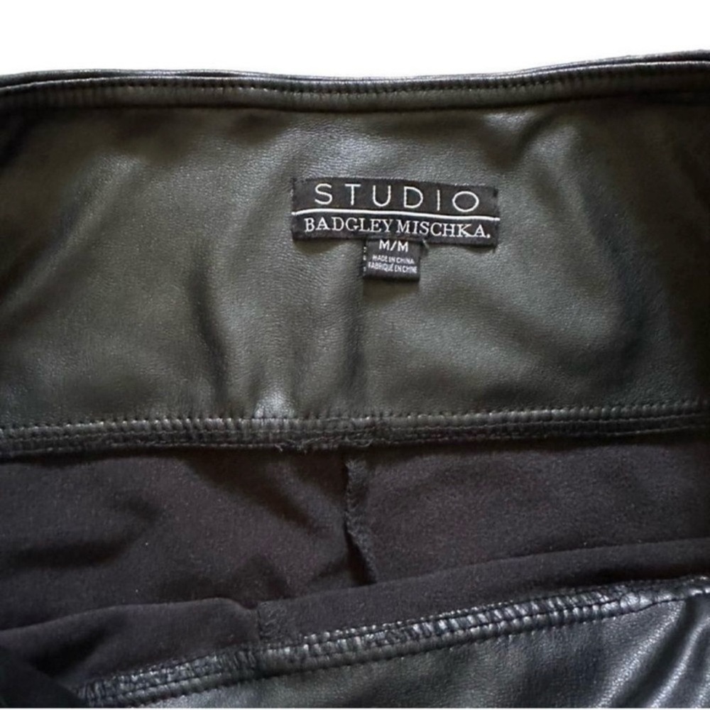 Badgley Mischka Studio Faux Leather Ankle Pants Size Medium - Picture 3 of 8